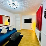 3 Bed House In Reading