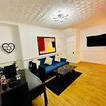 3 Bed House In Reading