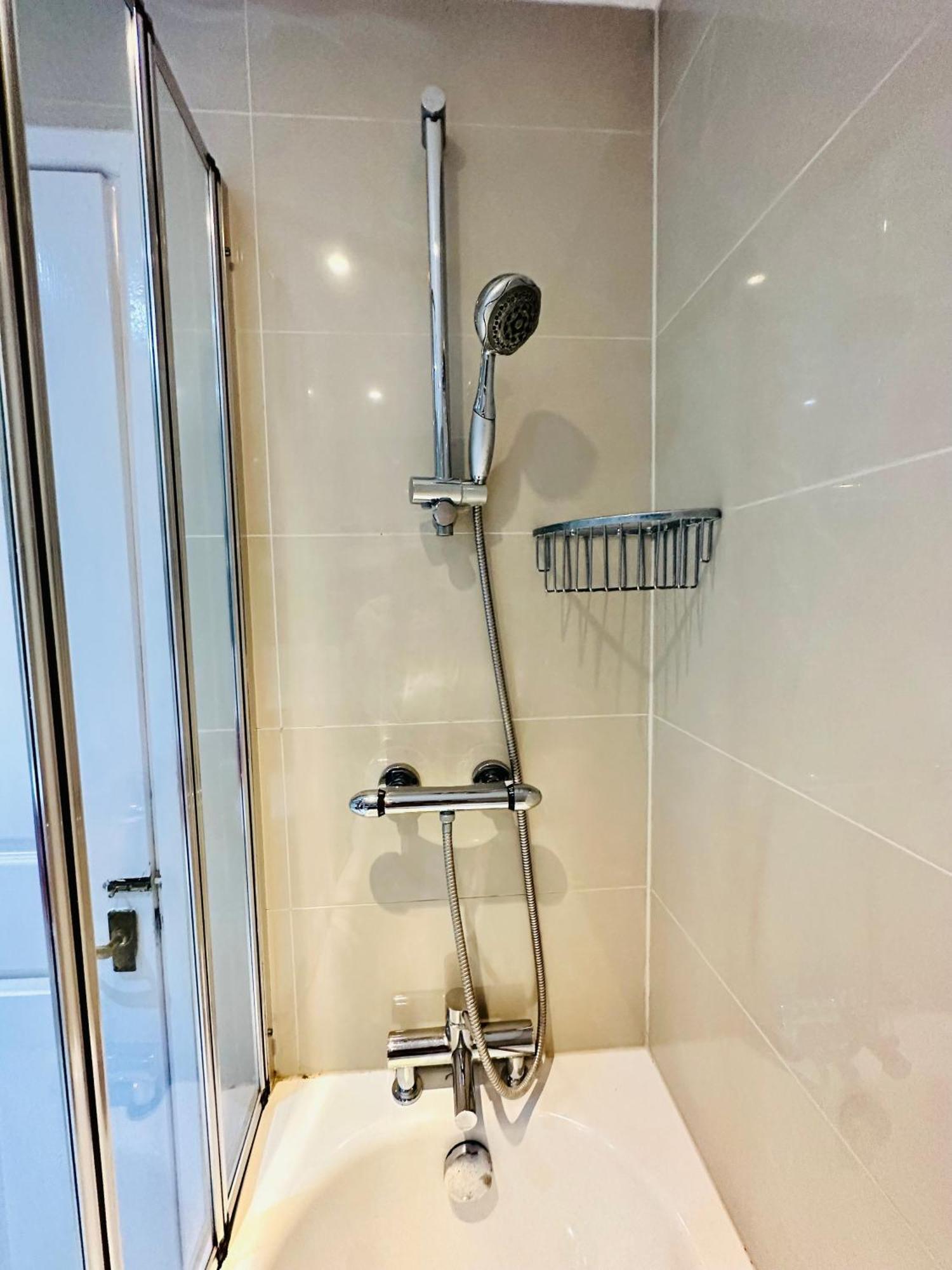 3 Bed House In * Reading